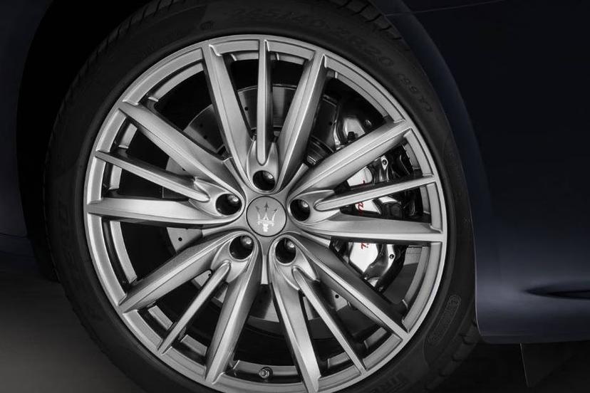 maserati-quattroporte-wheel